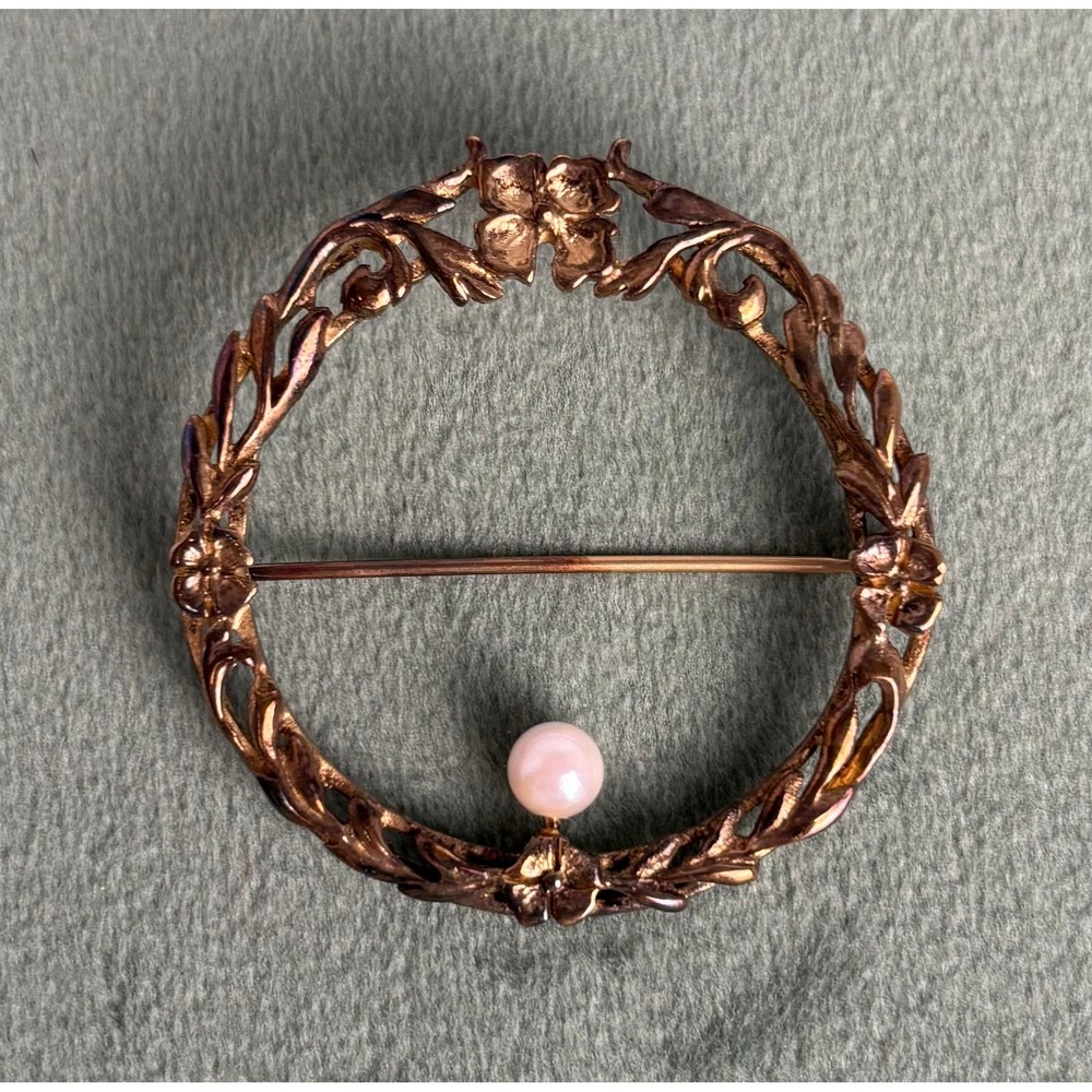Antique Victorian Wreath Brooch‎ Pin Pearl Accent Ornate Gold Tone Floral P095